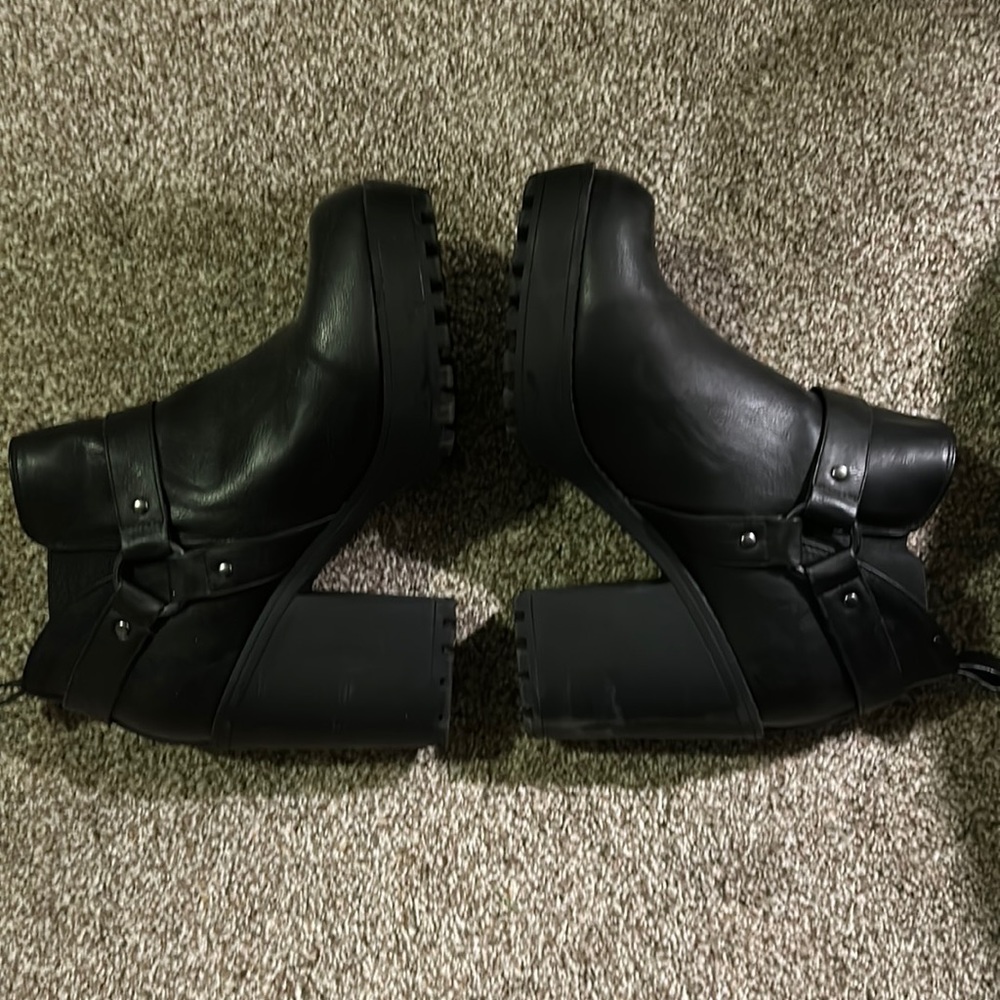 Women’s heeled boots